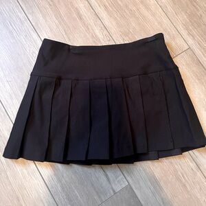 BNWOT Pleated mini skirt